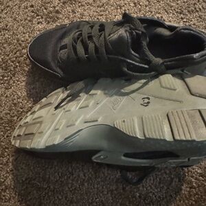 Nike Women's Black Athletic Sneakers